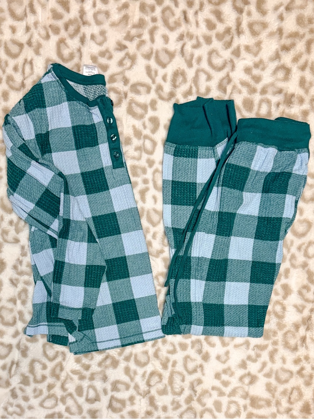 Womens Green Plaid Pajama Set - Cozy Two-Piece Sleepwear